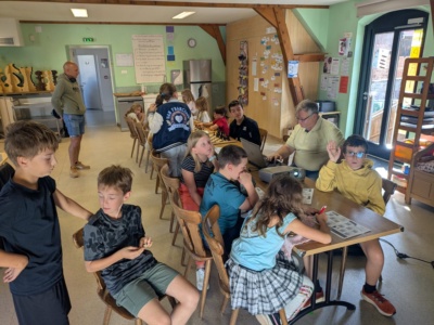 Photo 1 — Quatorze jeunes pour lancer la rentrée autour des échiquiers